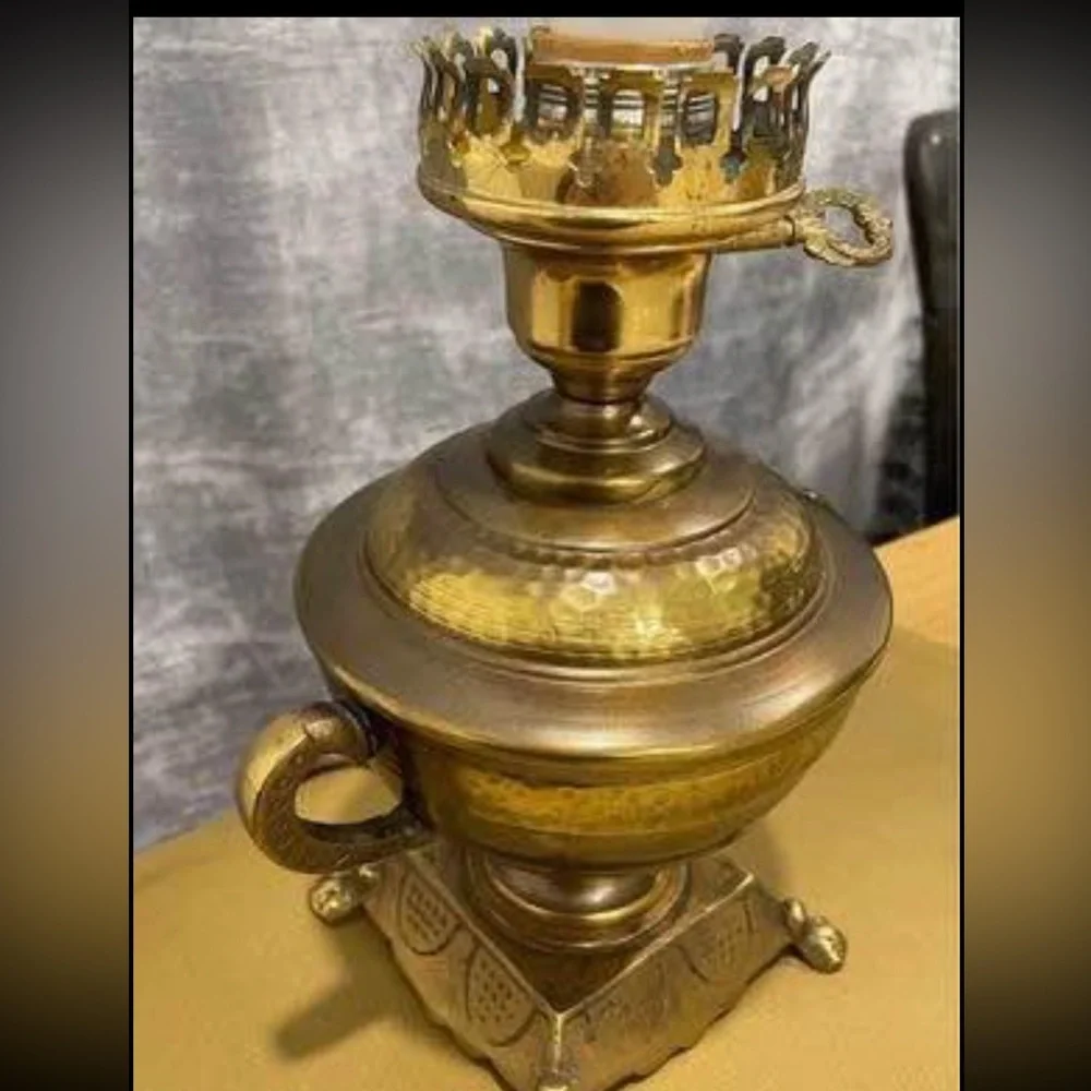Vintage Hammer Brass Table Lamp